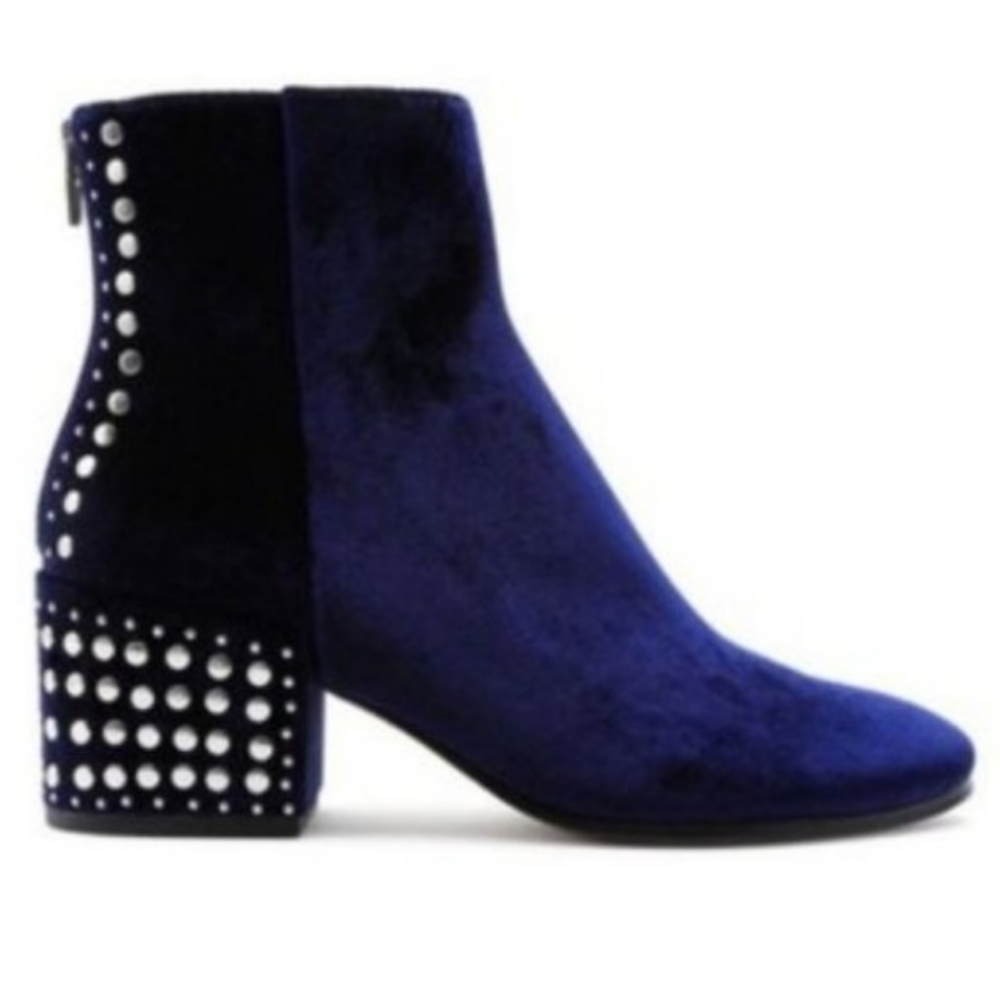 Dolce vita mazey studded blue ankle booties Size 7.5